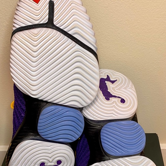 Lebron Martin Jordan’s M size 10 StockX verified - Picture 4 of 5